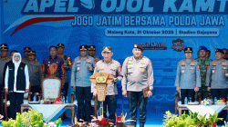 Kapolri Jenderal Listyo Sigit Pimpin Apel Ojol Kamtibmas di Stadion Gajayana, Kota Malang