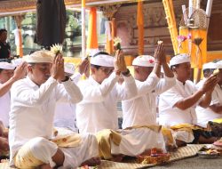 Bupati Badung Adi Arnawa Upasaksi Karya Ngenteg Linggih di Pura Pucak Sari Sangeh