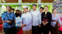 Komitmen Hadir untuk Warga Badung Melalui Program Rumah Layak Huni, Bupati dan Wabup Badung Serahkan Dana BRLH Tahun 2025