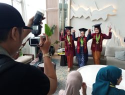 Wisuda Angkatan ke-17 Stikes BHM Madiun Digelar di Hotel Aston