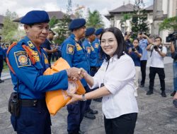 Apresiasi Bagi Petugas dalam Menangani Bencana, Ketua TP PKK Badung Serahkan Bantuan Sembako
