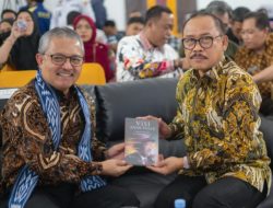 Gubernur Suhardi Duka Hadiri Festival Literasi Sulbar 2025, Budaya Literasi Adalah Fondasi Kemajuan Daerah‎