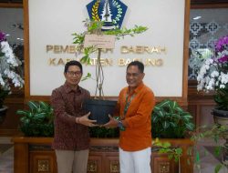 Bupati Badung Adi Arnawa Terima 116 Bibit Pohon dari BPD Bali Cabang Mangupura