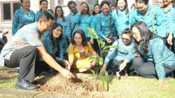 Gerakan “Hatinya PKK” Dengan Penyerahan Tanaman di Mengwi dan Abiansemal
