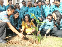 Gerakan “Hatinya PKK” Dengan Penyerahan Tanaman di Mengwi dan Abiansemal