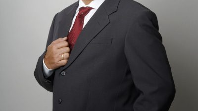 Indofarma, dari Kejayaan BUMN ke Jurang Pailit dan Harapan Rekonstruksi