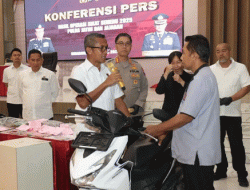 Melalui Operasi Sikat Semeru 2025, Polda Jawa Timur Serahkan Satu Unit Sepeda Motor ke Pemilik