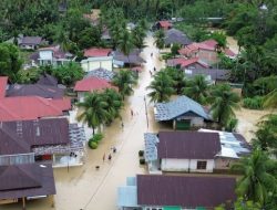 Banjir dan Longsor Lululantakkan Padang Pariaman : 17 Kecamatan Lumpuh, Ribuan Warga Mengungsi