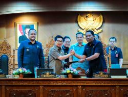Rapat Paripurna Pandangan Umum Fraksi-fraksi, Bupati Adi Arnawa Apresiasi Masukan Fraksi DPRD Badung