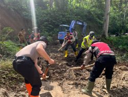 TNI/Polri dan BPBD Sigap Bersihkan Material Longsor di Ngantang