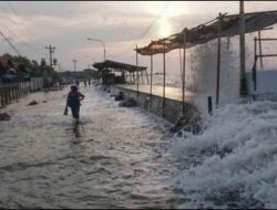 BPBD Sulbar Imbau Masyarakat Pesisir Tingkatkan Kewaspadaan Potensi Banjir Rob 2-6 Januari 2026
