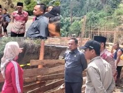 Ketua DPRD Aprinaldi Berlari dari Satu Titik Bencana ke Titik Lain: Maraton Kepedulian di Padang Pariaman