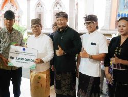 Bupati dan Wabup Badung Serahkan Bantuan Sosial Menjelang Hari Raya Natal untuk Umat Kristen
