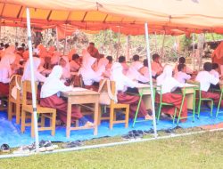 Wabup Rahmat Hidayat Tinjau Ujian Semester di Sekolah Terdampak Banjir: Anak-Anak Tetap Semangat Belajar di Tenda Darurat