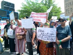 Pedagang Pasar Tradisional Kabupaten Tegal Demo Tuntut Keringanan dan Perubahan Kebijakan