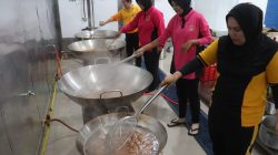 Bhayangkari Peduli. Polres Simalungun Gelar Dapur Umum, Siapkan Ribuan Makanan untuk Korban Banjir dan Longsor Sumut