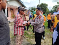 Kapolres Turun Tangan  Salurkan Bantuan pada 7 Keluarga Korban Puting Beliung di Parbalogan, Kerugian Capai Rp90 Juta