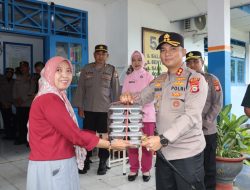 SPPG Polres Maros Resmi Beroperasi, Kapolres Salurkan Langsung ke Sekolah