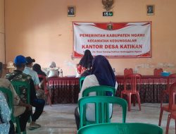 Pemdes Katikan Ngawi Bagikan BLT Beras dan Minyak Goreng untuk 607 Orang