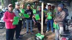 Jelang Nataru Satlantas Polres Batu Bagikan Rompi kepada Supeltas