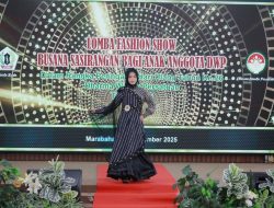 DWP Batola Gelar Lomba Fashion Show Sasirangan dan Kreativitas Tas Purun