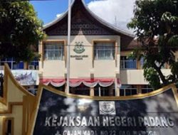 Kejari Padang Tetapkan Tiga Tersangka Korupsi Kredit Modal Kerja dan Garansi Semen, Negara Rugi Rp34 Miliar