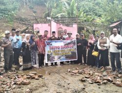 Ikatan Perantau Sungai Limau Serahkan Bantuan Sembako untuk Korban Bencana di Padang Pariaman