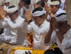 Bupati Badung Hadiri Pujawali Padudusan Alit di Pura Luhur Uluwatu, Doakan Keselamatan dan Kemajuan Pariwisata Bali