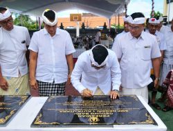 Bupati Badung Hadiri Karya Melaspas Gedung Baru SMPN 3 Kuta Utara, Tanda Tangani 5 Prasasti Gedung Sekolah Baru