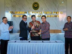 Bupati Badung Serahkan HBMD kepada Mahkamah Agung RI