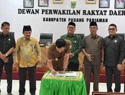 Delapan Fraksi DPRD Padang Pariaman Setujui Dua Ranperda Strategis Jadi Perda