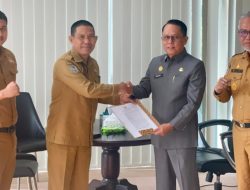 Sekda Sulbar Serahkan SK Plt Kepala DPMPTSP, Pastikan Tugas Rutin di Sektor Penanaman Modal dan Perizinan Berjalan Optimal