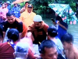 Banjir Surantih Berulang, Bupati Turun ke Arus Air: Evakuasi Darurat Ungkap Persoalan Lama Sungai Batang Surantiah