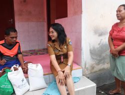 Ketua TP PKK Badung Rasniathi Adi Arnawa Bantu Keluarga Made Suriani di Kerobokan