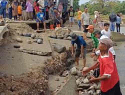 Bupati Padang Pariaman Pimpin Gotong Royong Normalisasi Sungai Batang Mangoi Selamatkan Masjid Bersejarah
