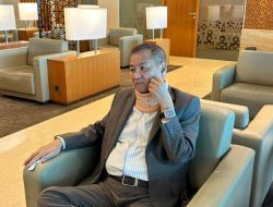 “Toga Hitam” Chairul S Matdiah Abadikan Dedikasi Hukum Dalam Buku Biografi Keduanya