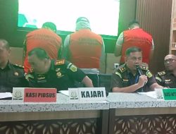 Tiga Bendahara KONI Ditetapkan Tersangka AH, WA dan KB, Langsung Ditahan Memakai Rompi Tangan Diborgol