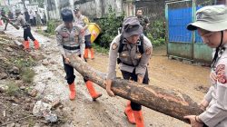 Intensitas Hujan Cukup Tinggi, Akibatkan Longsor di Jalan Alternatif Menuju Puncak Bogor