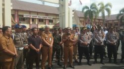 Sahrujani Bupati HSU Temui Aksi Massa Damai DADMB Depan Kantor Bupati Hsu
