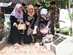 Harjasda ke-167, Wabup Sidoarjo dan Forkopimda Ziarah ke Makam Mantan Bupati dan Wabup
