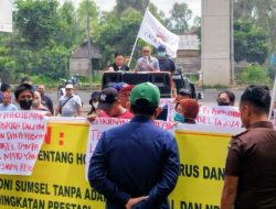 Aktivis Sumsel Aksi Demo di Kejati Usut Dana Hibah KONI Temuan BPK RI Senilai Rp10 M