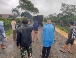 Warga Tunggul Bute Putar Balik Angkutan PT SERD Karena Ingkar Janji