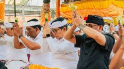 Karya Ngerehan di Pura Dalem Sakenan Munggu, Bupati Badung Nyumpangin Sekar Emas dan Tekankan Efektivitas Hibah