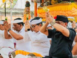 Karya Ngerehan di Pura Dalem Sakenan Munggu, Bupati Badung Nyumpangin Sekar Emas dan Tekankan Efektivitas Hibah