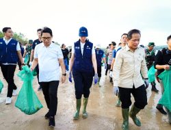 Aksi Bersih Sampah Laut di Pantai Kedonganan, Menteri LH dan Bupati Badung Perkuat Gerakan Indonesia ASRI