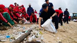 Wabup Badung Bagus Alit Sucipta Turun Langsung Tangani Sampah Musiman