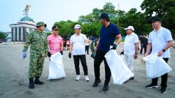 Peringati HPSN 2026, Bupati Badung Pimpin Korve Bersih Sampah di Pantai Kuta