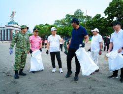 Peringati HPSN 2026, Bupati Badung Pimpin Korve Bersih Sampah di Pantai Kuta