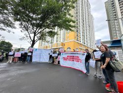 Warga Cinere Resort Apartemen Demo Tolak Kenaikan IPL dan Top Up, Minta Perhatian Presiden hingga KDM