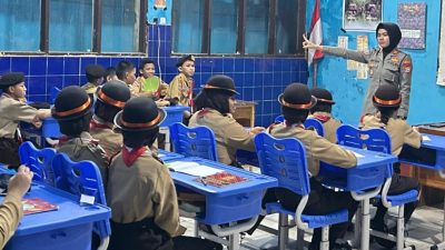 Beri Pembekalan Tentang Saka Bhayangkara, Kasat Binmas Polres Maros Jadi Pemateri di Hadapan Puluhan Pelajar